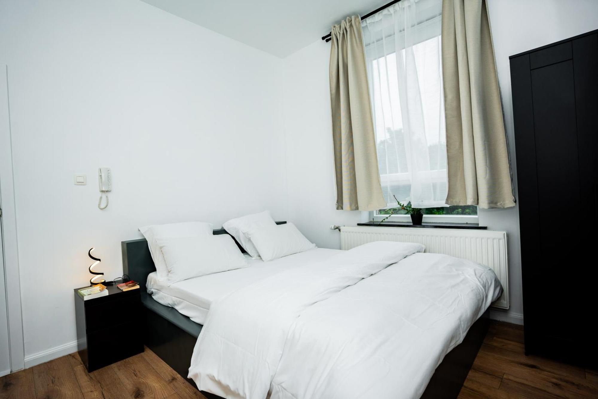 Chambre R1 Avec Salle De Bain Partagee Pres De L'Hopital De La Citadelle A Luik Buitenkant foto