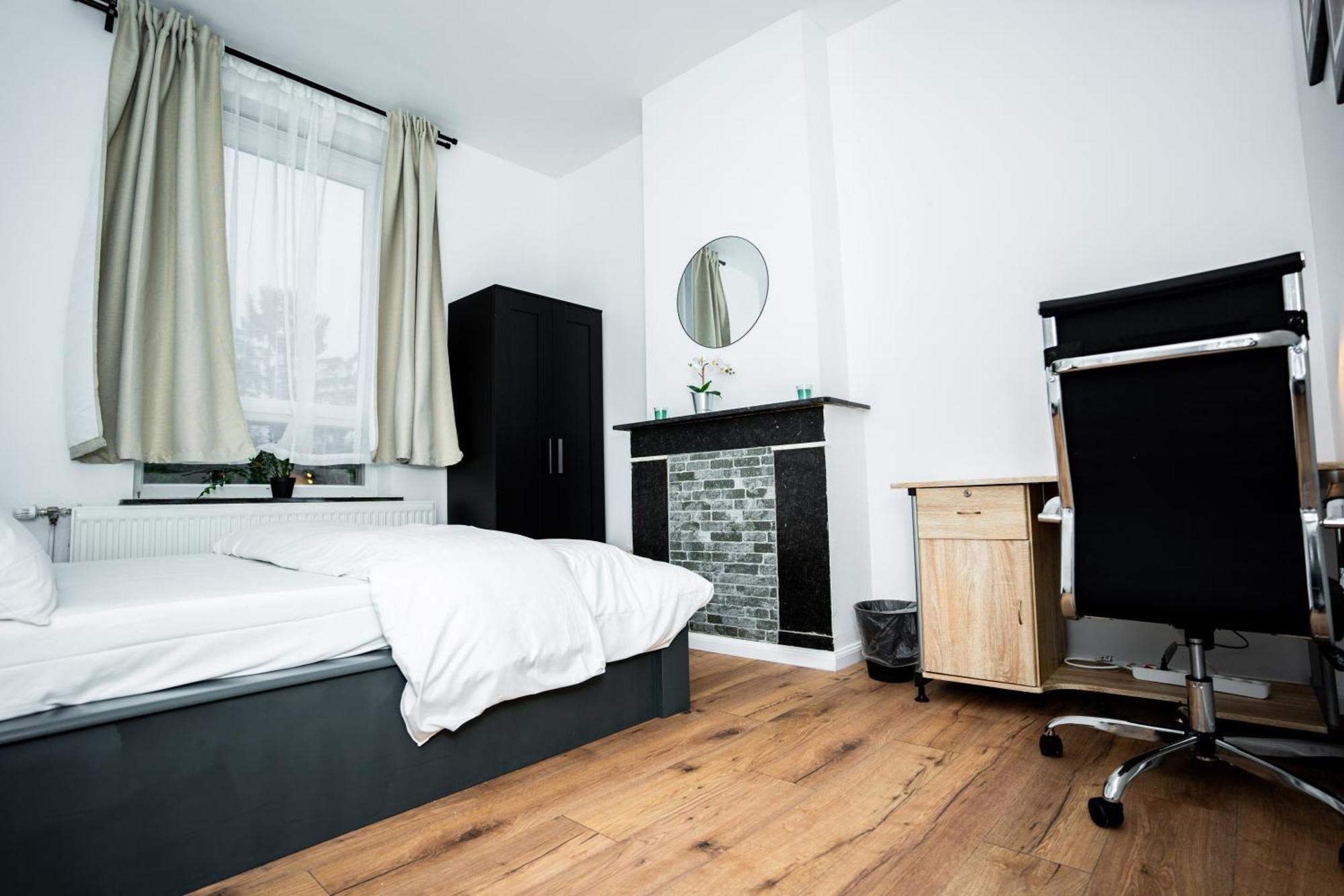 Chambre R1 Avec Salle De Bain Partagee Pres De L'Hopital De La Citadelle A Luik Buitenkant foto